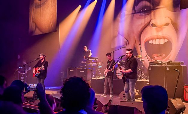 Supergrass Bring Britpop Brilliance Back to Chicago with I Should Coco Celebration