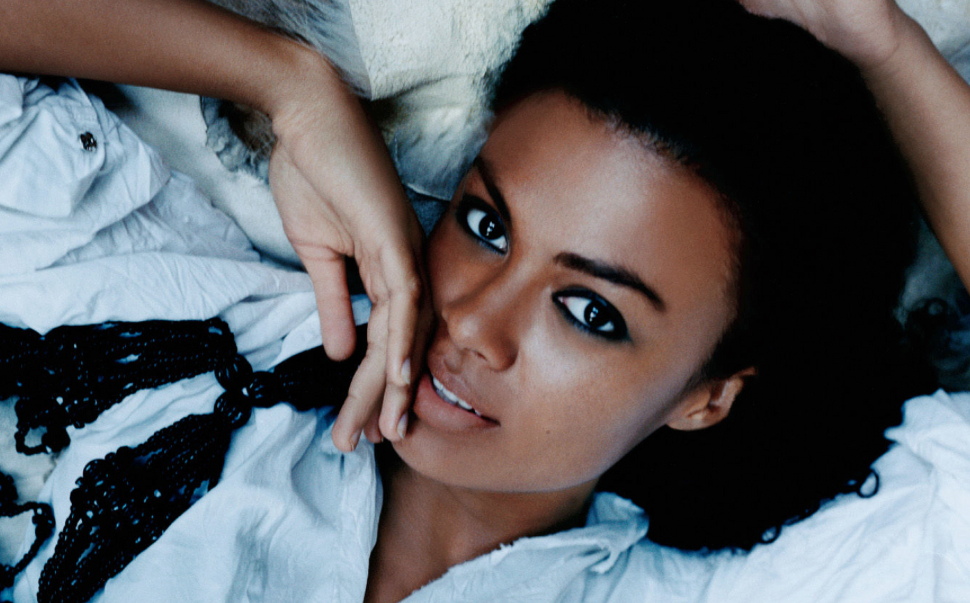 Urban Chanteuse Amel Larrieux Takes Center Stage At City Winery