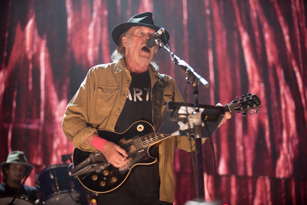 Neil Young at Farm Aid 2015-25
